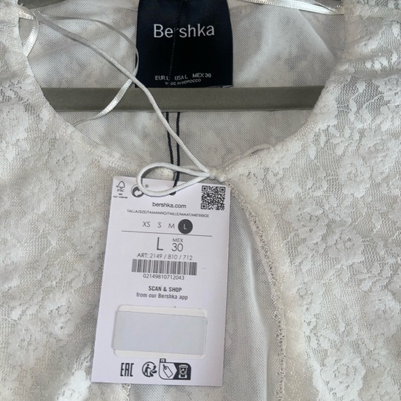 Blond Lace long sleeve T-shirt with a crossover necklineT-Shirts-Woman | Bershka - Picture 3 of 11